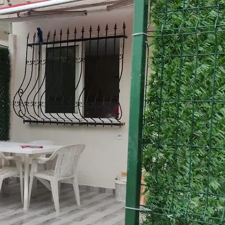Denize 50 Metre! 2+1 Tatil Evi